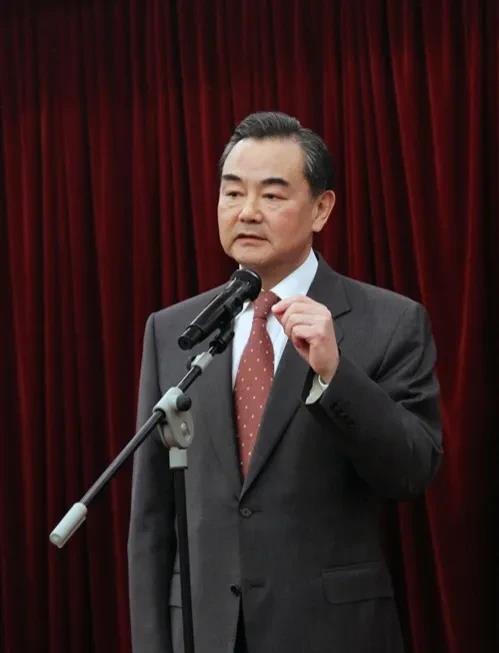 这一个月的时间，王部长真的非常忙碌，真的太辛苦了，而且王部长已经70岁了。

1