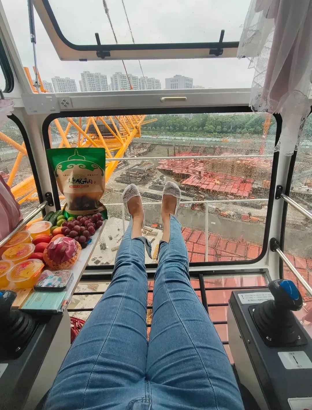 看似我在躺平，其实我还在不要命的挣钱，吊塔高空作业，设备正常是好，万一不正常那真
