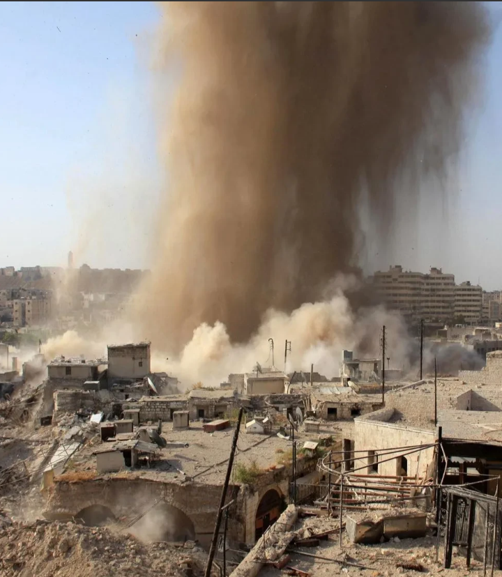 最新消息！

就在刚刚，以色列陆军工程兵跟随他们的坦克部队，在加沙城外的草丛中发