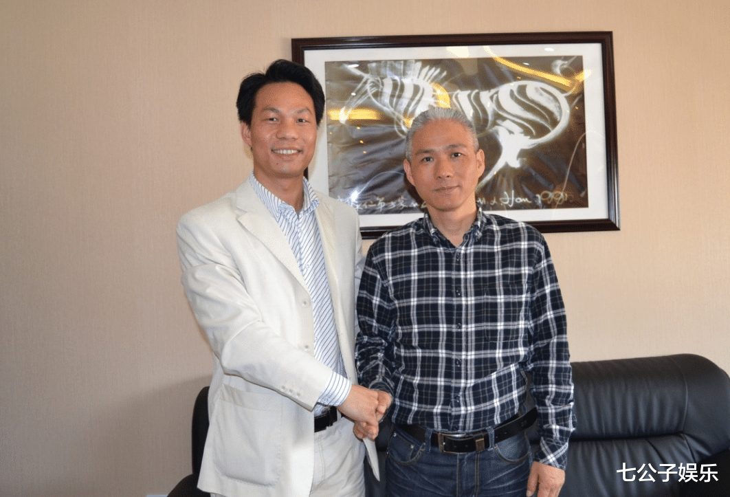 他曾登上春晚身价过亿，破产后却一夜白头，现在靠卖包子重整旗鼓