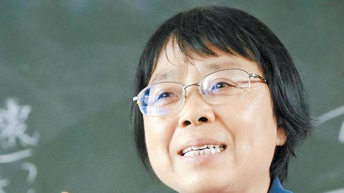 张桂梅遭大V怒批: 2000多学生没一个考上清北! 她的回应令人感动