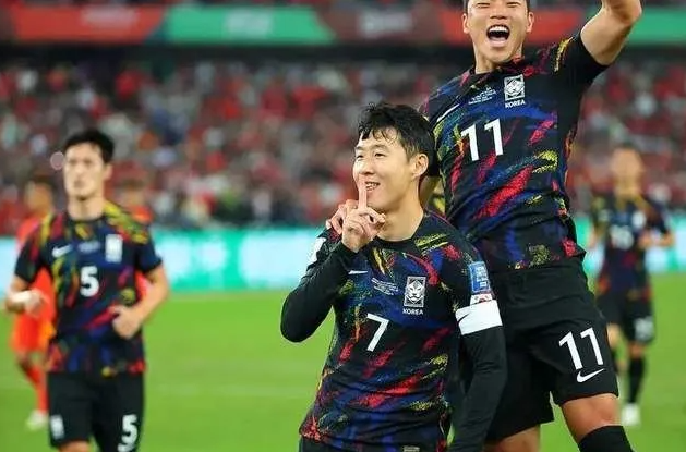 确实有哈韩的“汉奸球迷”，被深圳球迷打过街老鼠，大是大非绝对不能糊涂

国足0：