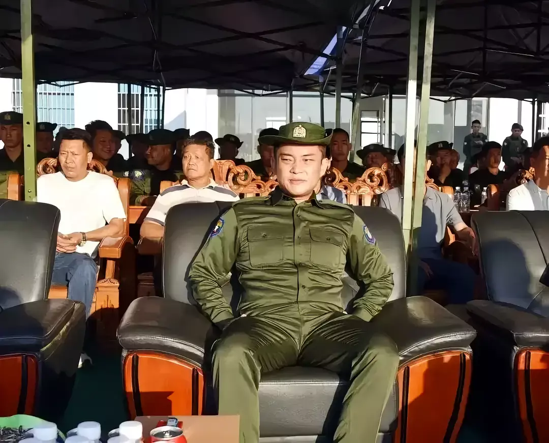 果敢老街民兵大队长，白应苍今年31岁，是果敢军警界的一把手。