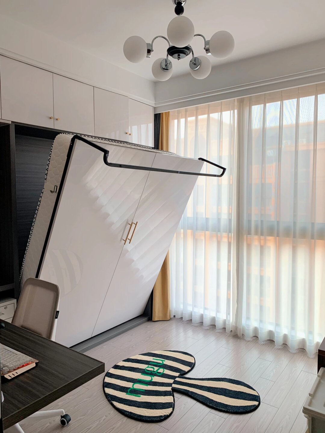 7㎡书房不做传统榻榻米，隐形床尺寸干货分享
书房尺寸：2.7×2.7m
书桌：1