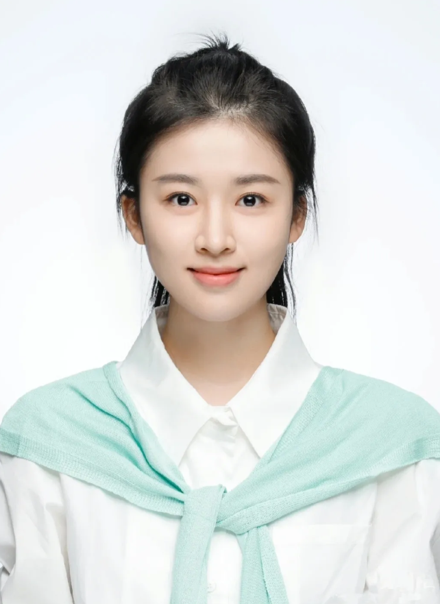 同事家女儿今年浙江大学毕业，学的是计算机科学与技术专业，现已收到四家著名企业向她