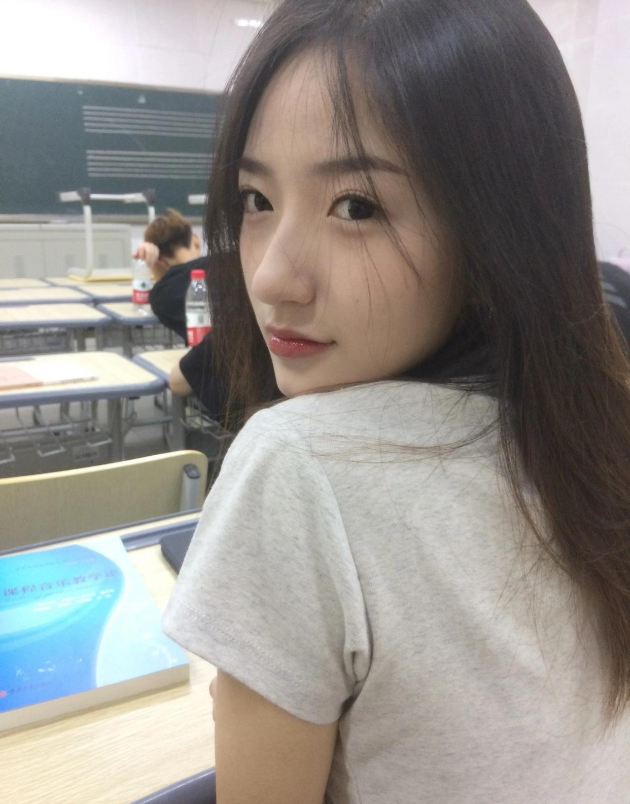 最好的时光，最好的容颜，永远定格在了大学里。
