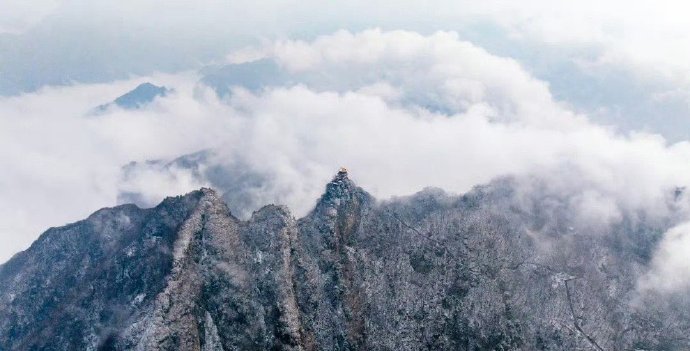 【冬日的秦岭，冰雪美景宛如一幅水墨丹青画！】
时节虽有冷暖，处处皆有清欢。冬天之