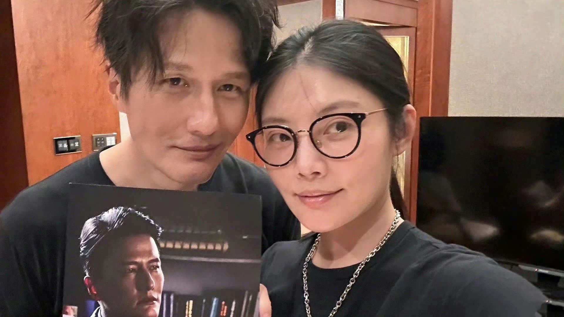 矫情还是为爱发声？尹子维深夜emo疑说徐冬冬不爱他，引网友热议
演员尹子维是香港