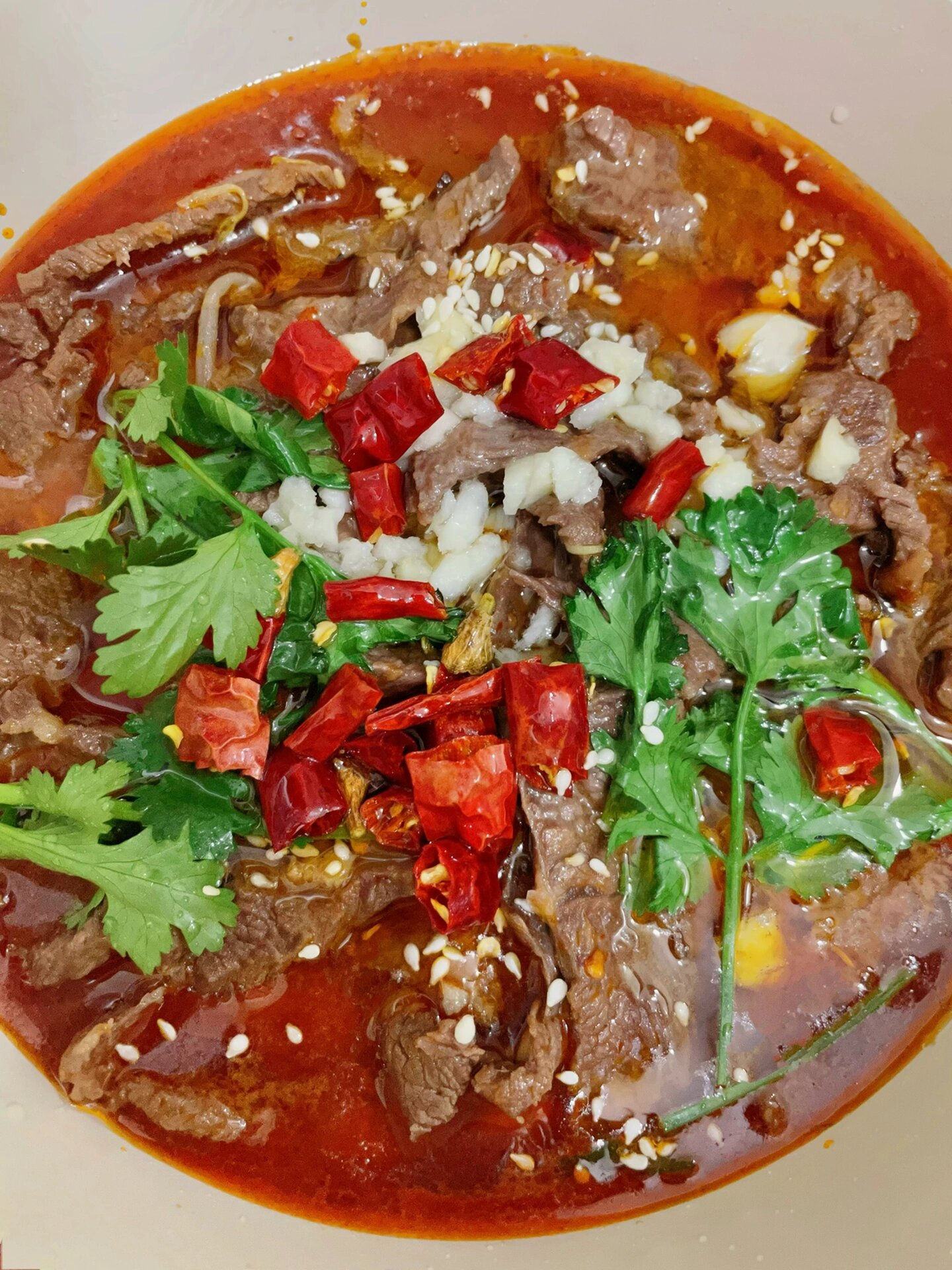 ​家庭版水煮牛肉，嫩滑入味，香辣过瘾，真的好下饭啊