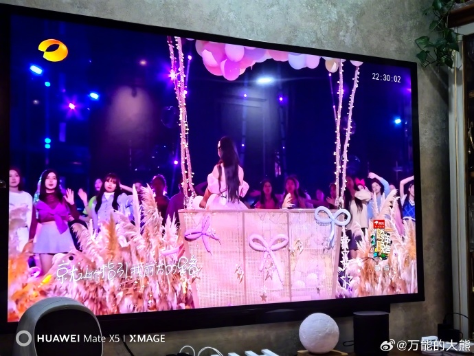 MD换了芒果台，谢娜也TM真唱啊。。。 她自己都唱哭了。。 ​​​