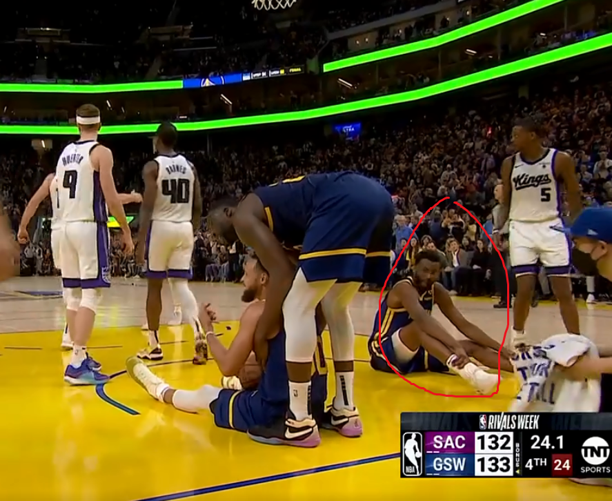 勇士的队内氛围是真的不好，维金斯倒地没人拉！

在今天进行的一场NBA常规赛中，