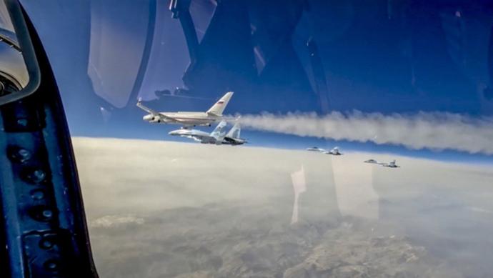 普京“闪电式”见完中东3巨头后，对中俄关系的表述用词变了，多加了4个字