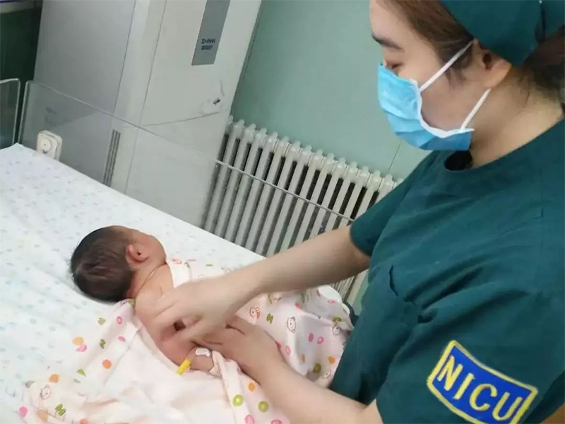 #宝妈育儿交流#   孕妈们在医院生孩子的时候，怎样可以防止刚出生的婴儿被护士抱