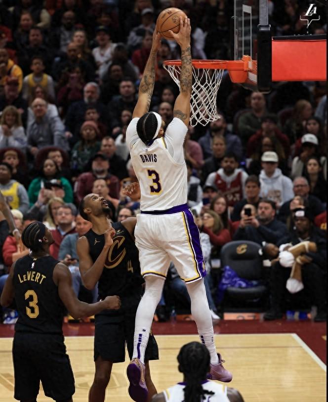 NBA常规赛，湖人121-115战胜骑士，简单总结下比赛！

1.浓眉哥今天算是