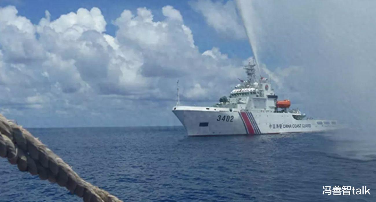 （中国海警在黄岩岛海域驱逐菲律宾船只）然而，外交部的表态并没有让菲