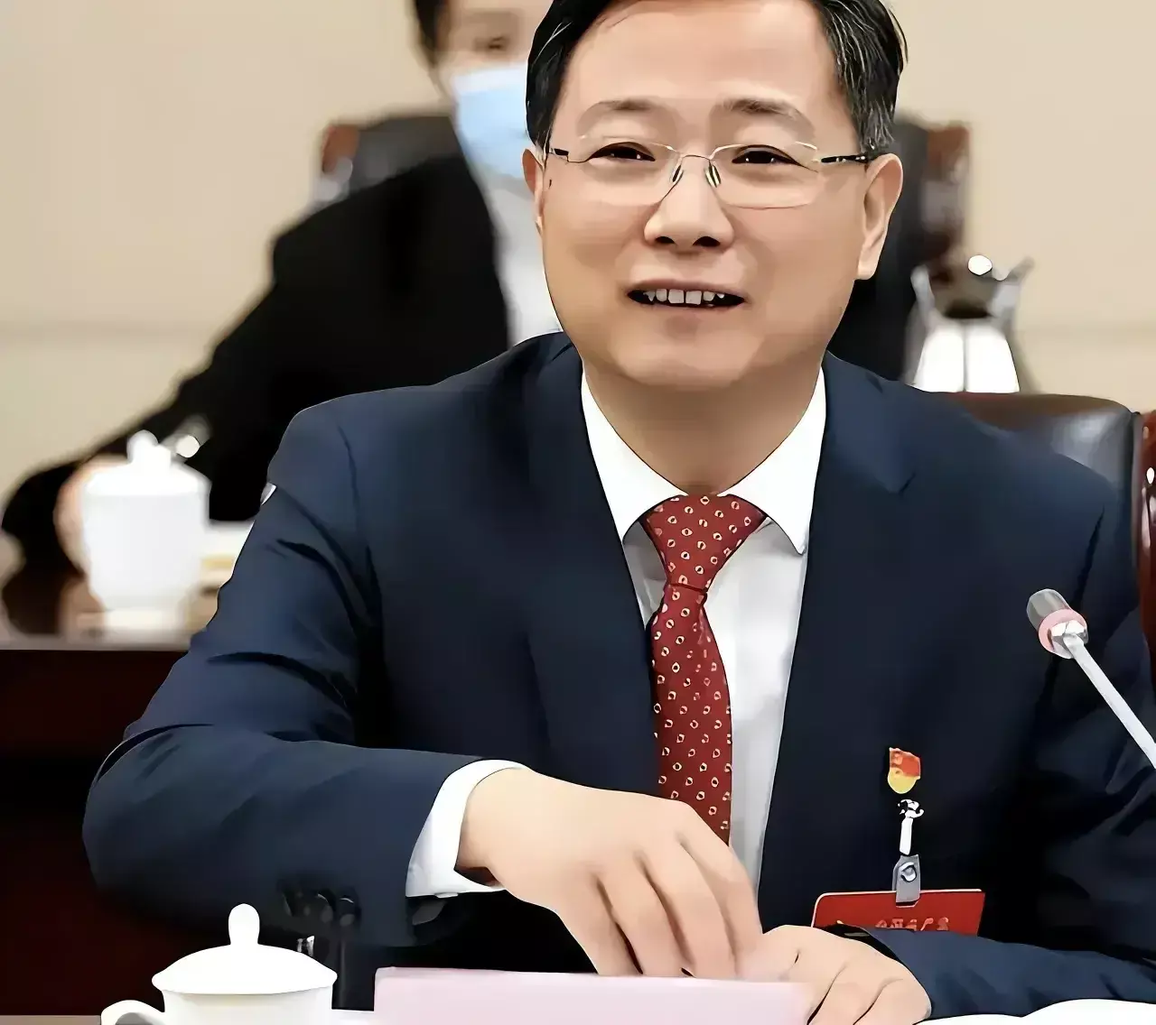 淄博市委书记马晓磊因杰出工作业绩备受中央肯定引起全国广泛关注
他以人民利益为先，