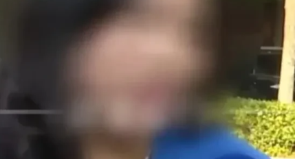 湖北武汉，25岁未婚女幼师晚上跑步，被恶狗扑倒。女幼师护住头部，万万没想到，却被