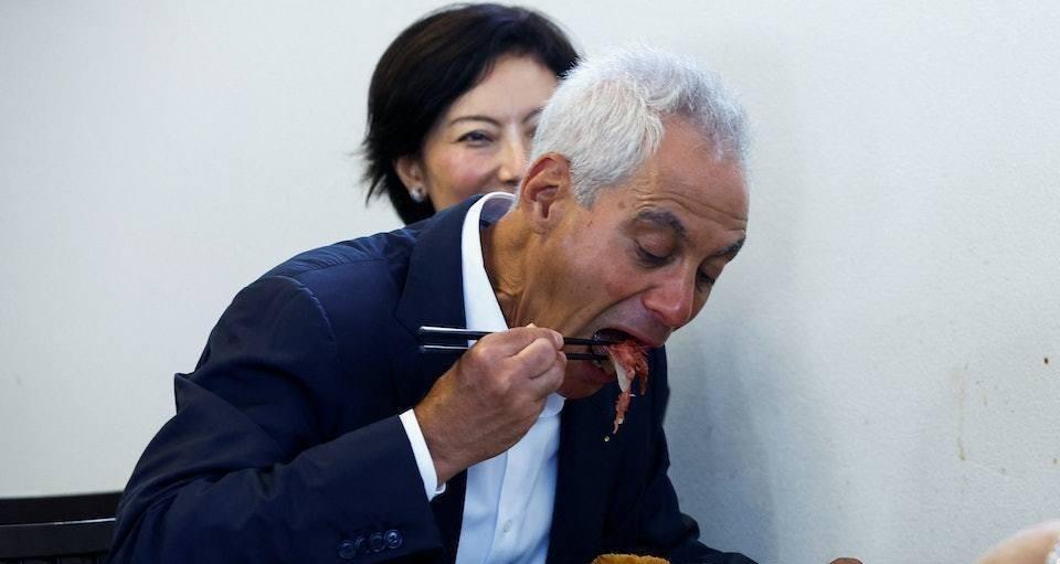 为了回应中国的海鲜禁令，美军从日本进口了一吨扇贝
美国驻日本大使拉姆·伊曼纽尔称