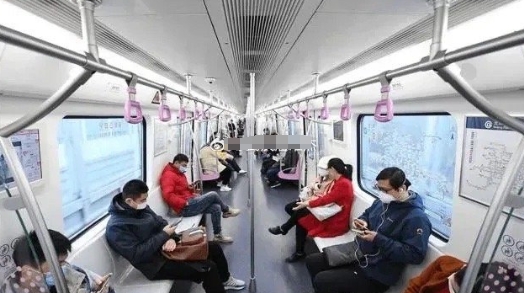 中俄地铁上人们的状态…问题到底出在哪里了？ ​​​