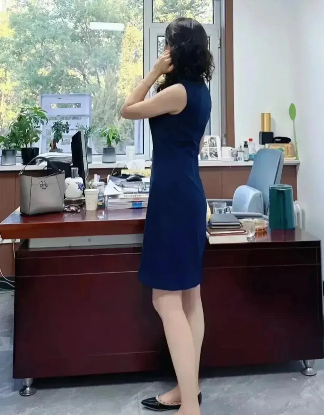 今天同事向我借3600块钱，说是交下个季度的房租，下个月发工资了还给我，得知她双