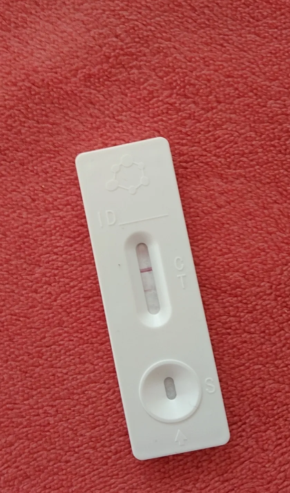 不是支原体，不是甲流，是新冠啊！
周三接回来就测了一下——新冠试剂快过期了——当
