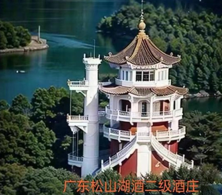西方人有恋童癖，已经不是什么新鲜事了。
      “ 萝莉”一词最早的出处就是