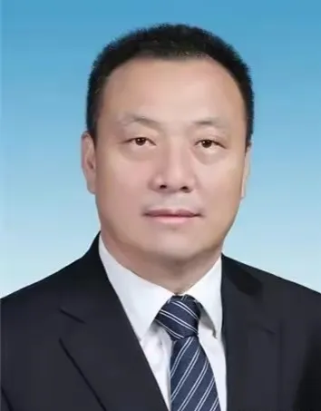 这个县委书记摊上事了，被举报之后纪委没查就直接给人定罪把举报的人给抓了。

最重