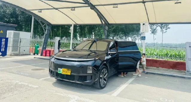 你知道吗？电池的寿命是有限的！就拿理想 40° 锂电来说，要 8 万块呢，寿命也