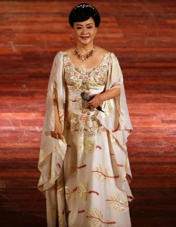 近日著名老艺术家李谷一回应称，永远支持蒋大为，他是一位德高望重的老艺术家歌唱家，