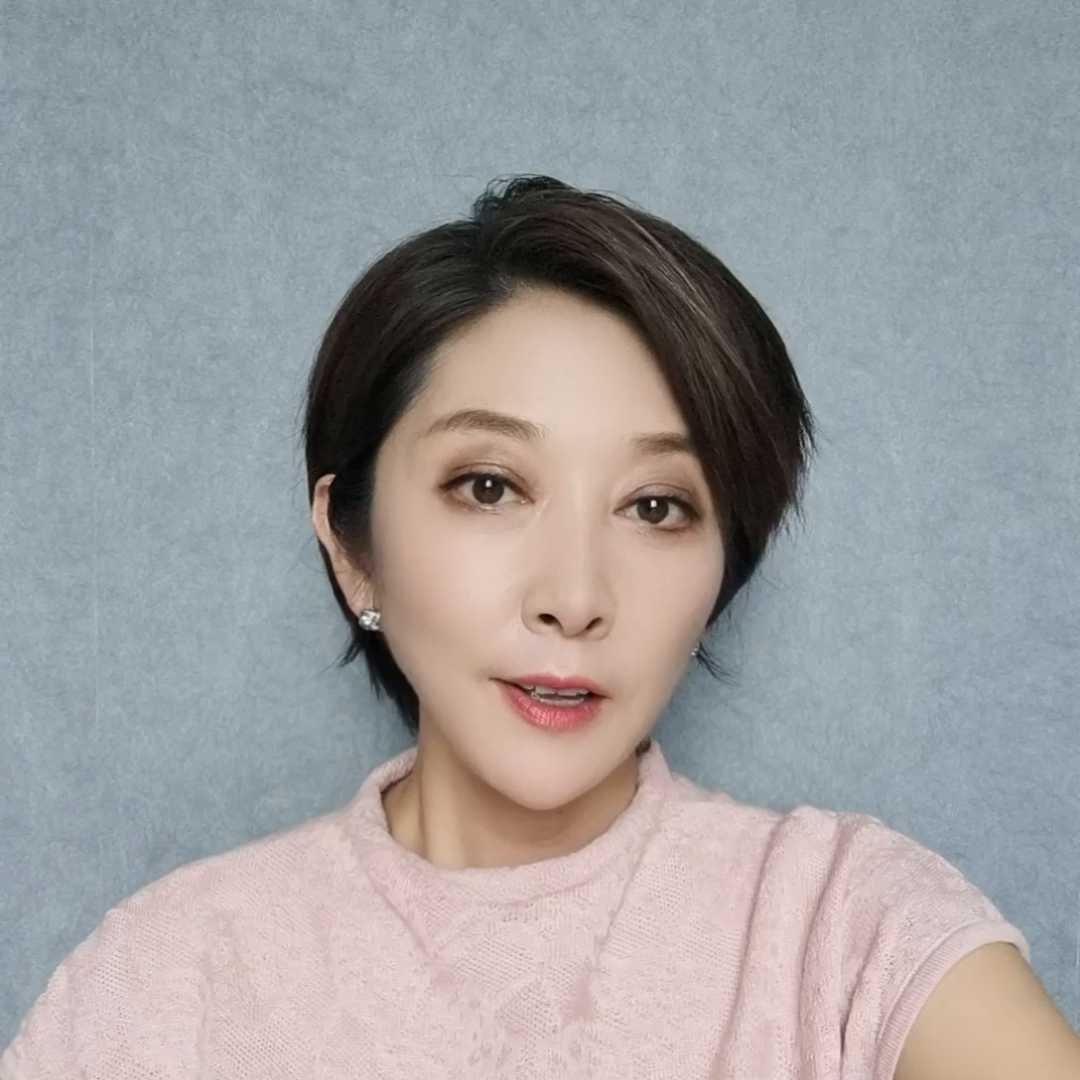 菲律宾现已采取强硬手段，试图迫使中国在仁爱礁问题上作出让步。原本，中国企业计划在