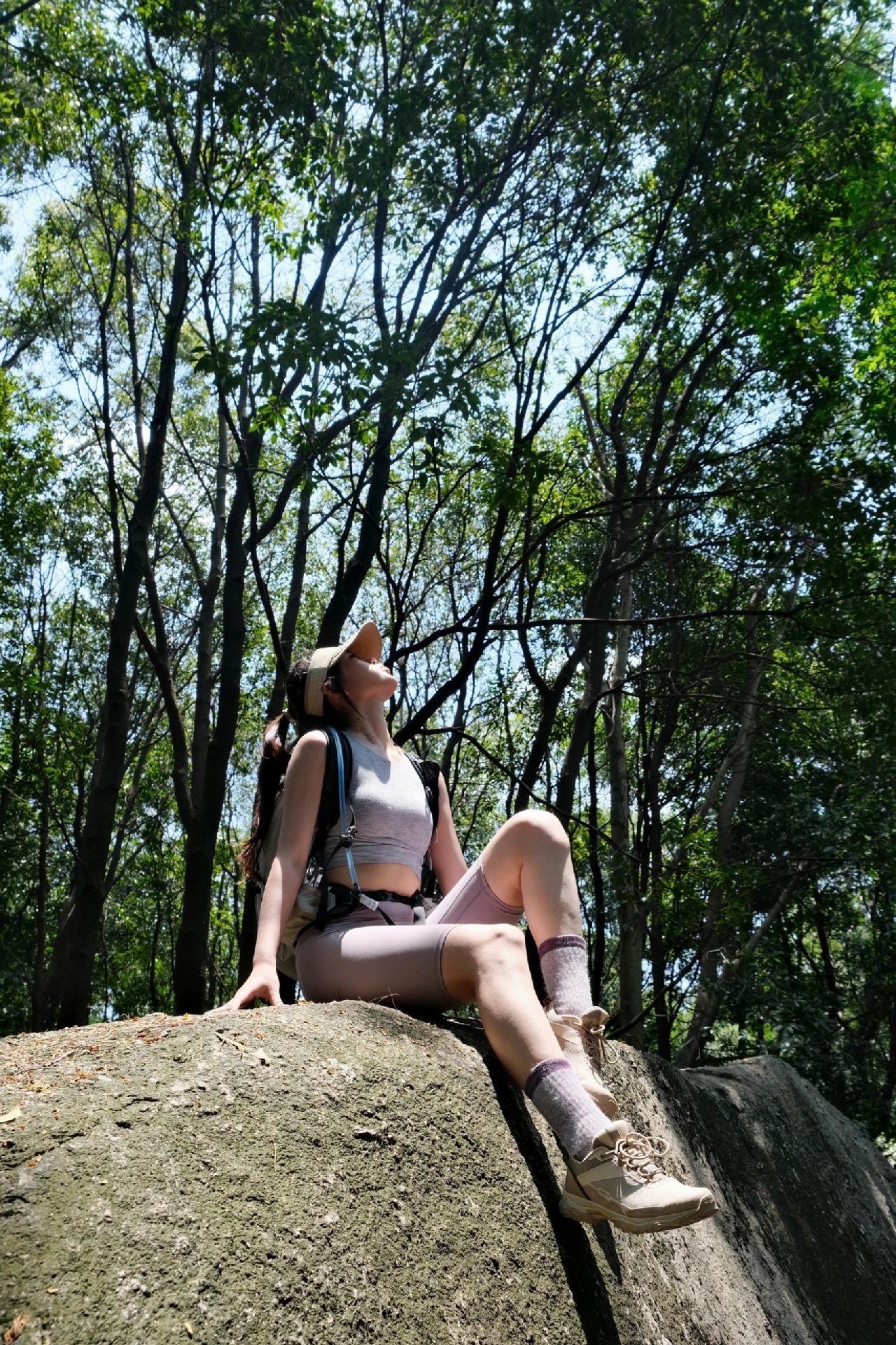 是谁广州40度的天气还爬山！