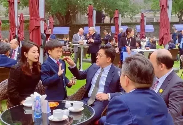 郭晶晶，罕见发文！

12月3日，一向比较低调的郭晶晶在社交平台发文，谈及霍英东