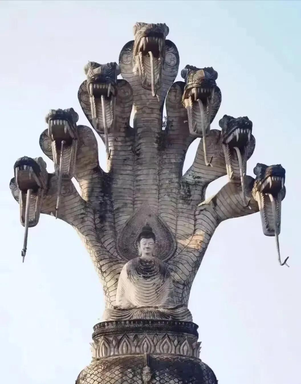 第一次看到这样的佛，看着有点恐怖