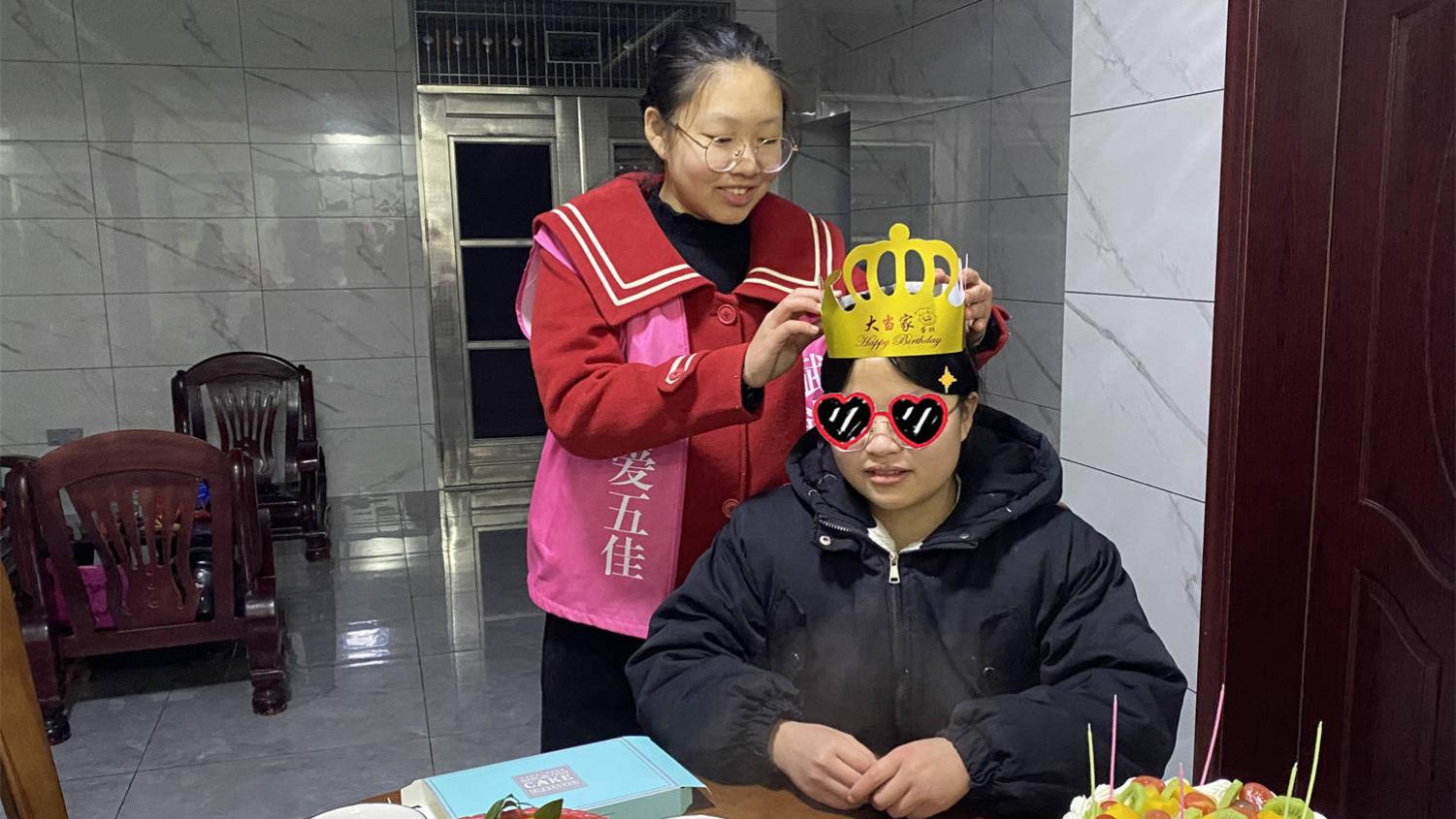 瑞金“五爱五佳”关爱困境儿童