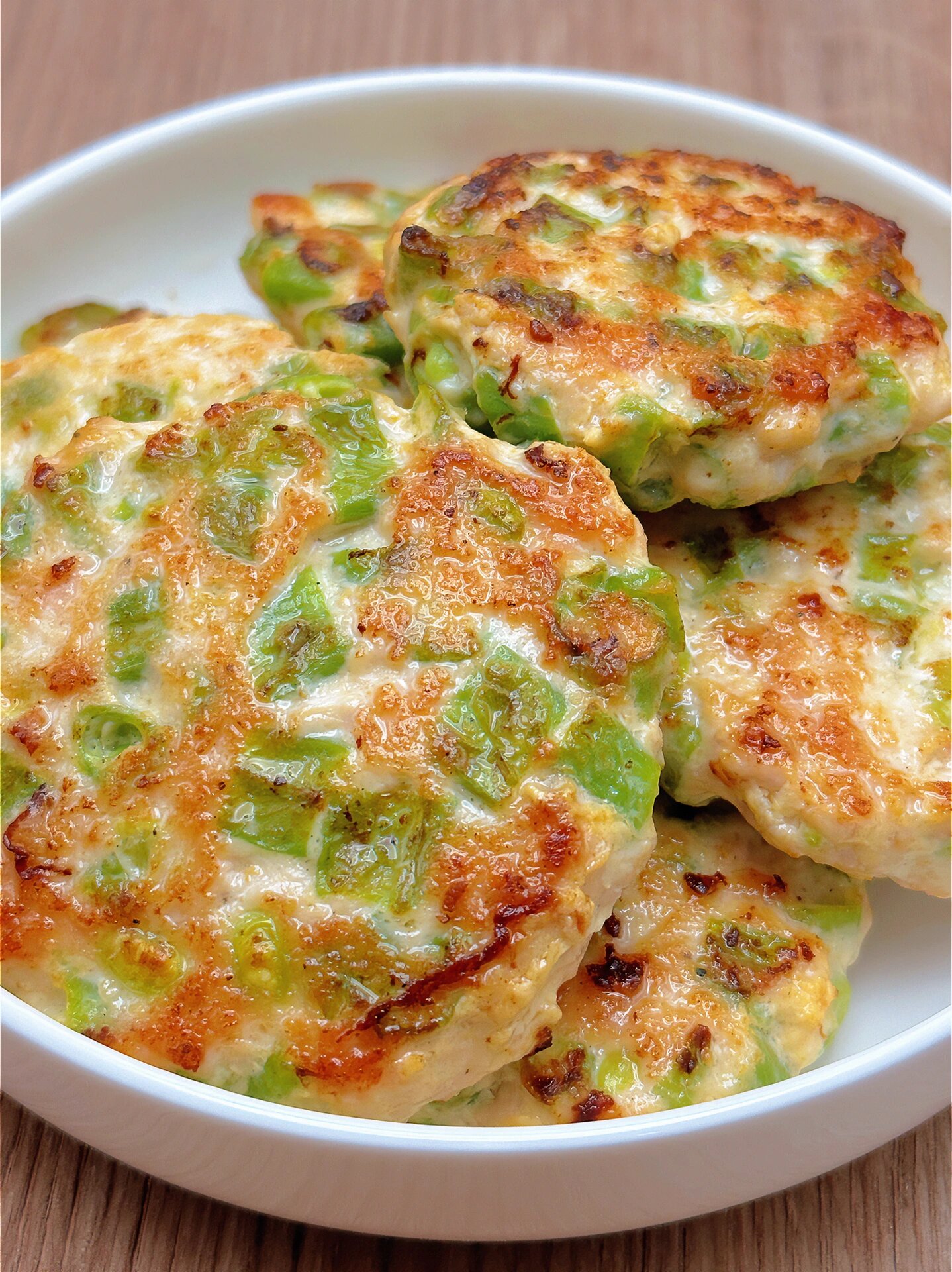 这个鸡胸肉饼也太好吃了，一个饼才30大卡

要说掉称还得是吃鸡胸肉！今天就给家人