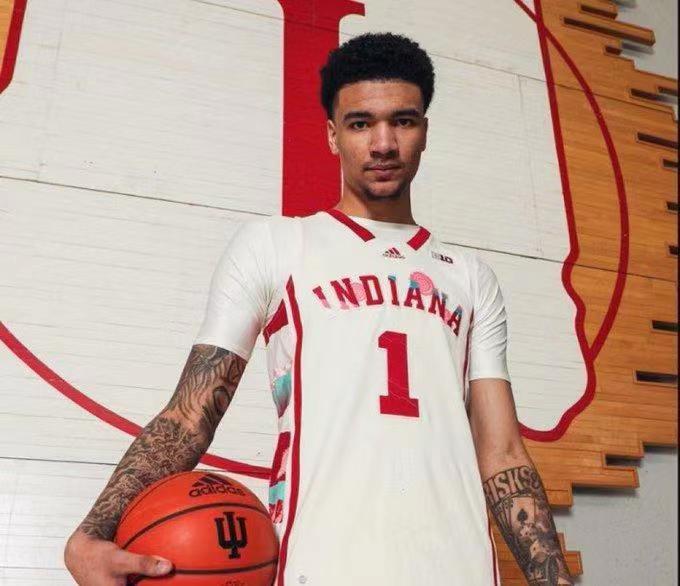 最近有网站预测了火箭队明年的选秀权情况，他们预测火箭队将会又11.8%的概率抽中