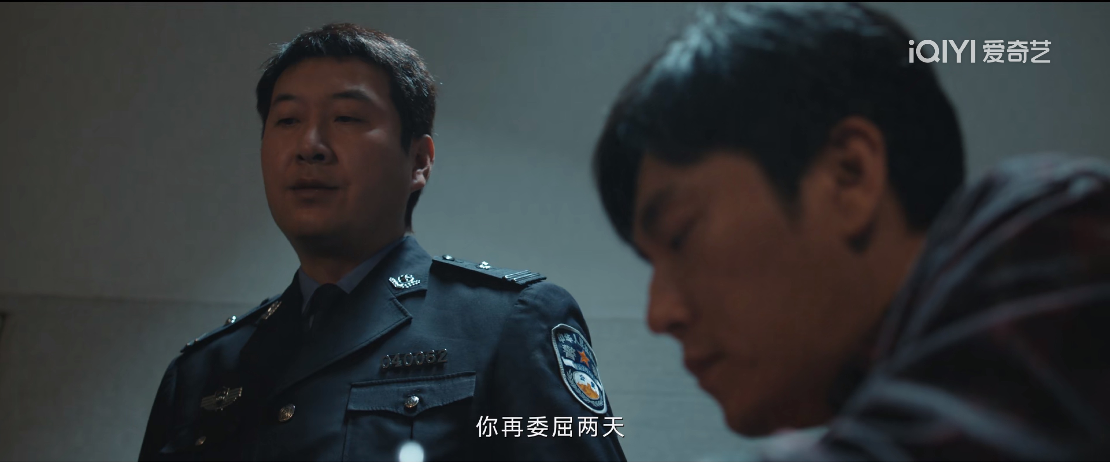 程兵有点太猛了！

他跑到云南那边追查王大勇的线索，意外被警察给抓了。

到了审