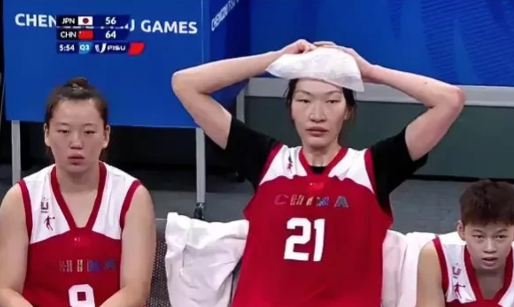 哭了！大学生女篮日本队哭了！她们付出了很大的努力，全场紧逼，快速推进，体能爆表，