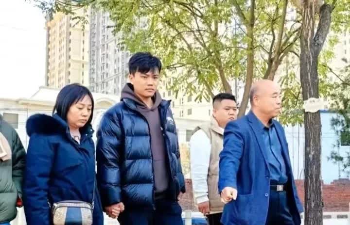 解清帅的买家爷爷奶奶发声了，表示只要他过得好，亲生父母对他好就行，不要记挂他们。