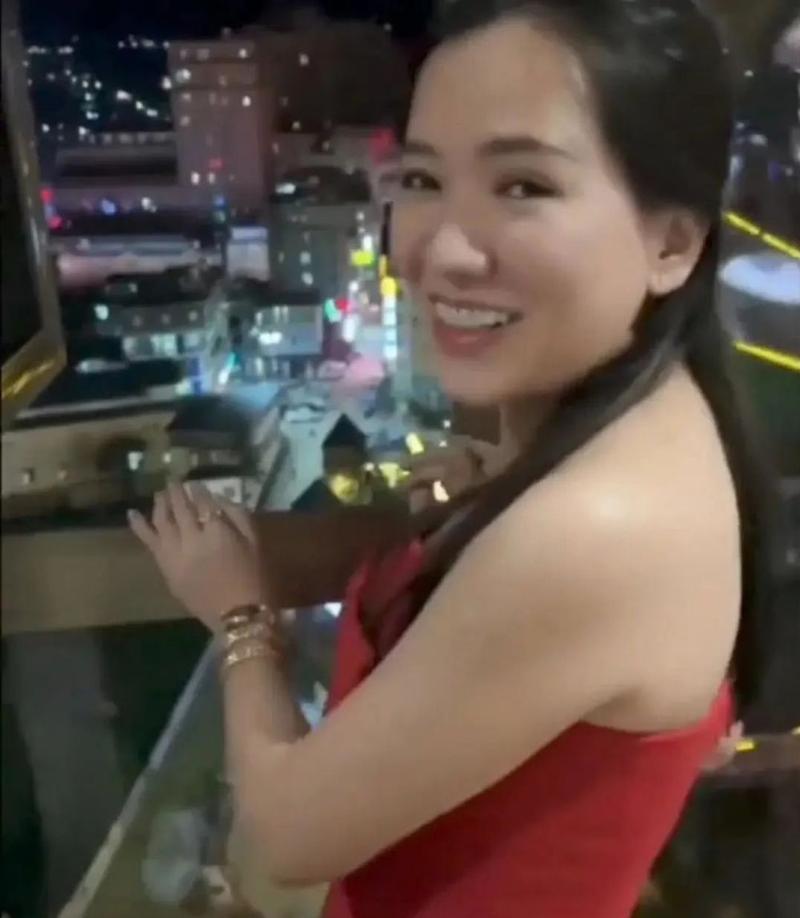 缅北魏家女魔头——魏榕
魏榕是缅北双骄之一，表面上是个清纯美丽的女孩，实际上是一