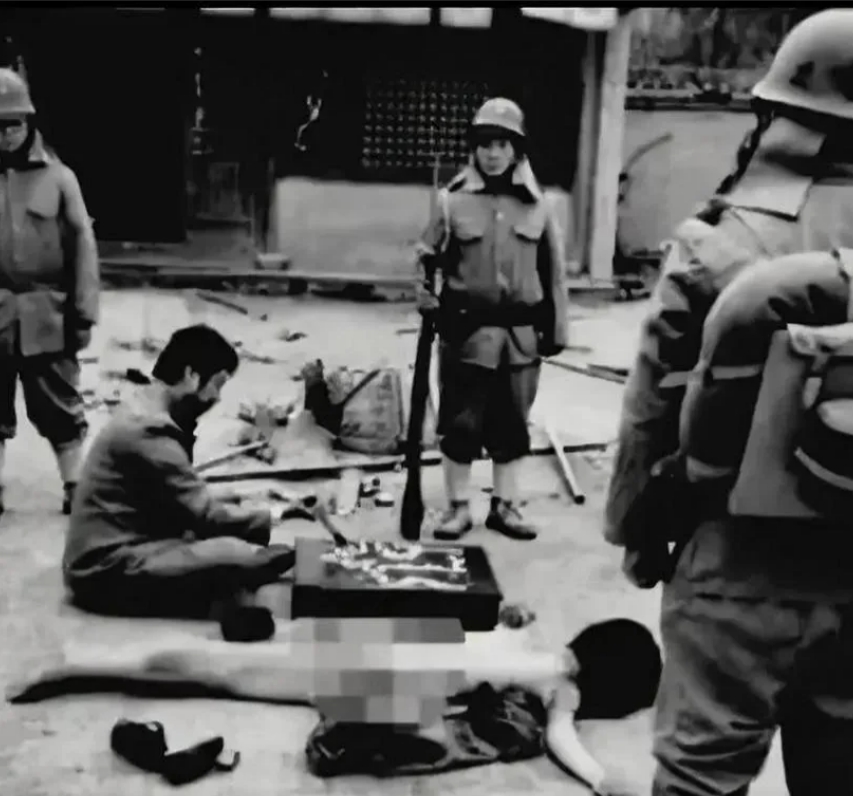 小日本有多变态？南京大屠杀期间，日军扫荡了她的家，见她长得好看，便将她蹂躏在地，