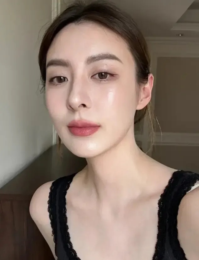 我如今三十五岁，保持着单身，未婚，无夫无子的状态。在这悠长而孤独的三十多年里，我