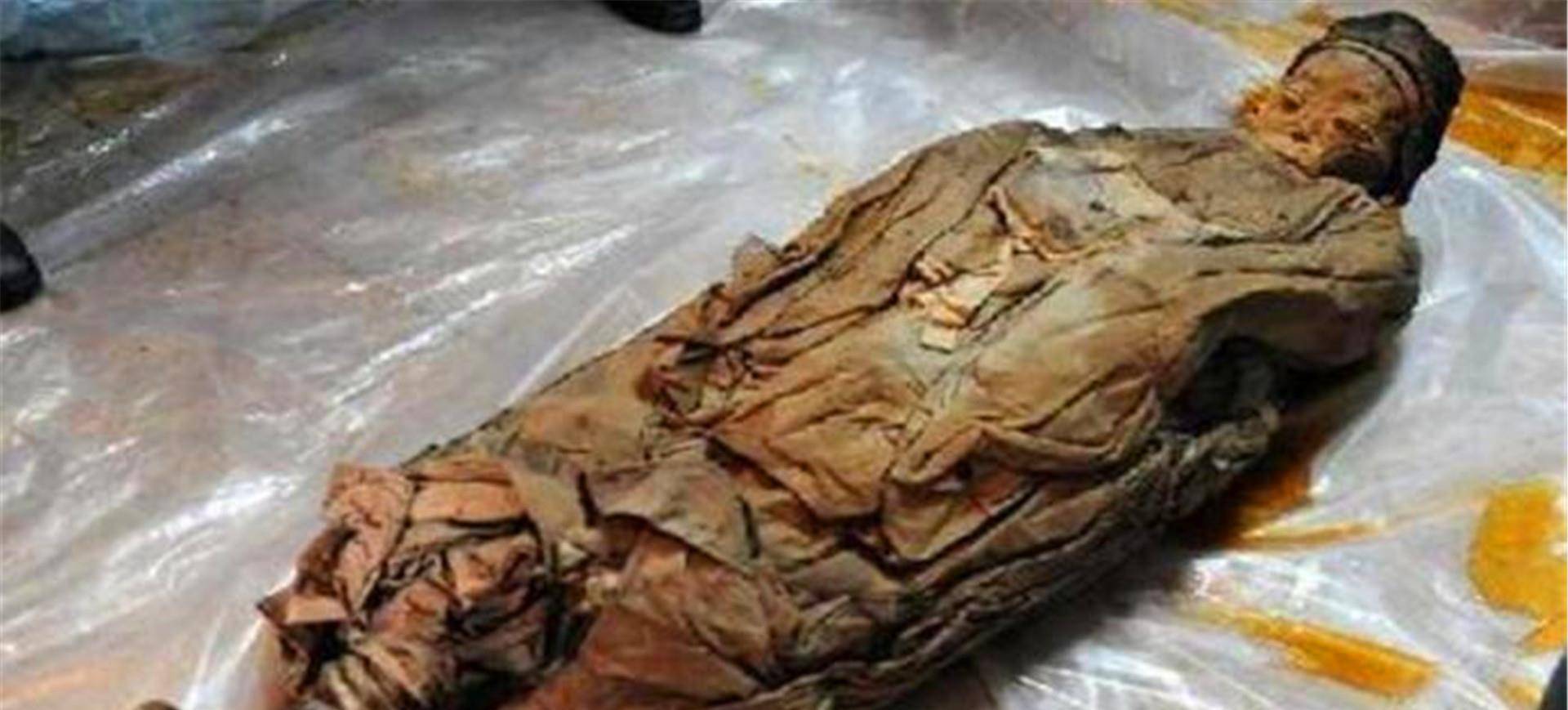 古代妃子下葬的时候！为什么要堵上九窍，又为什么要堵上肛门？
古代妃子下葬时堵上肛