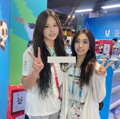 呜呜呜呜呜谁懂，来了这么久大运村，唯一一个也是第一个找的运动员合影，别太爱了。
