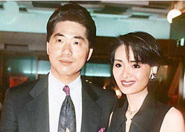 靠胸大成为一代女神，为何56岁无人敢娶，今57岁无儿无女生活凄凉，
这是一位名叫