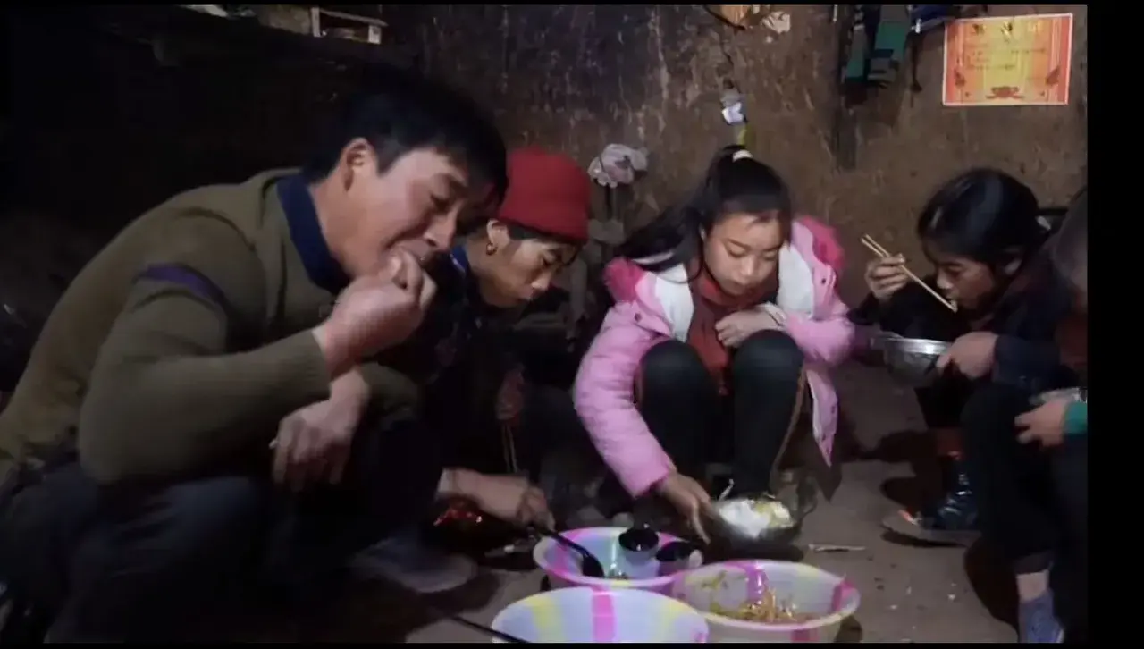 我被大凉山彝族人的真实生活惊呆了，难怪那么多人对他们有偏见！
这是一位曾经在大凉