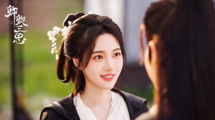 于正的重点项目《五福临门》正在选角阶段，其中赵晴和赵嘉敏将参与其中。于正在评论区