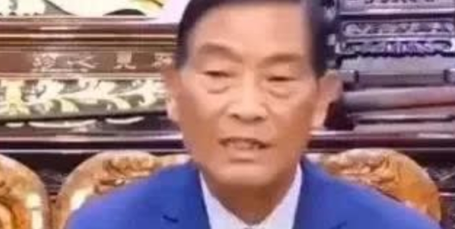 白所成在意识到无法逃避明家的命运后，决定向缅军自首，希望换取生存的最后机会。他深