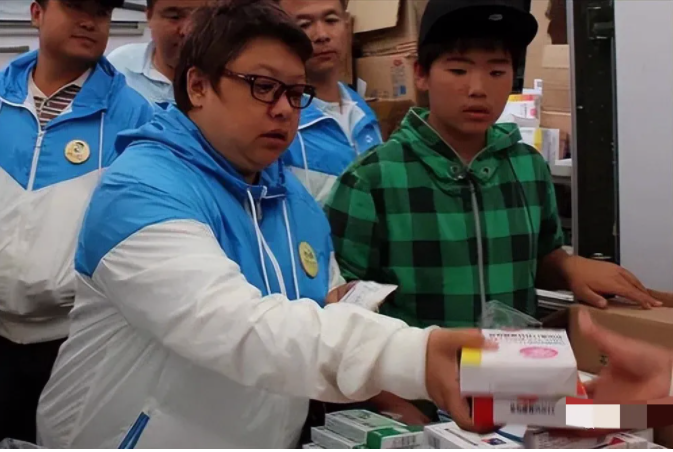 韩红，太让人意外了！

 知名歌手韩红在看到甘肃地震的消息后，第一时间捐款捐物，