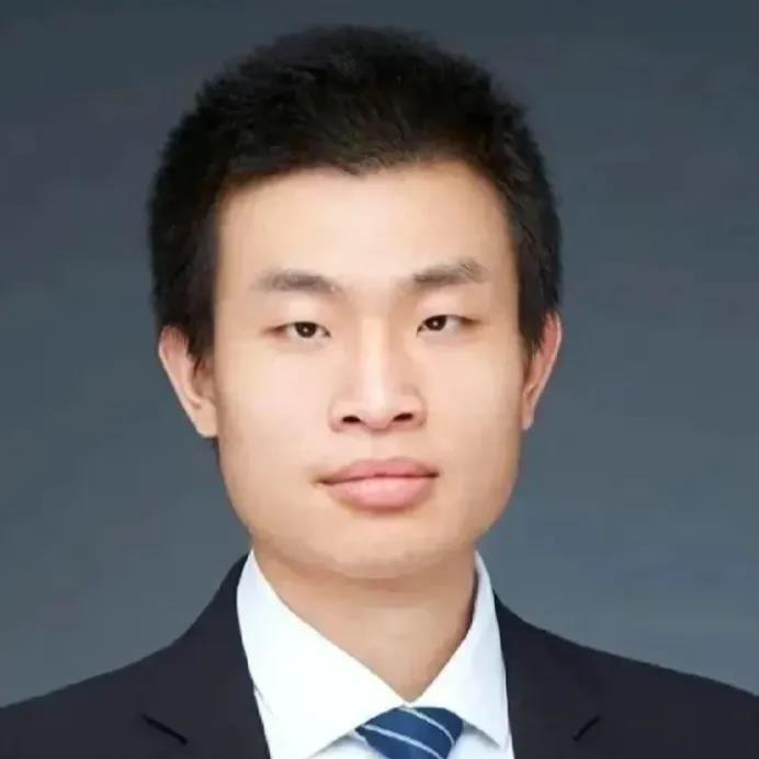 天才数学家韦东奕竟然辞去了北大的职务！
北大方面回应了这个消息，但是他们说的话可